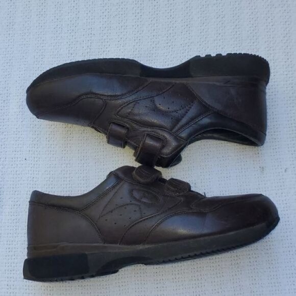 Propet Sz. 9.5 Brown Hook Adjustable Closure Walking Shoe - Picture 9 of 13